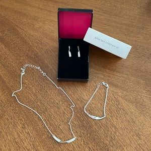 NIB Avon Mona Twist 3 Piece Gift Set